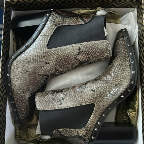 Charles By Charles David DODGER CHELSEA BOOT 8.5 - Picture 2 of 4